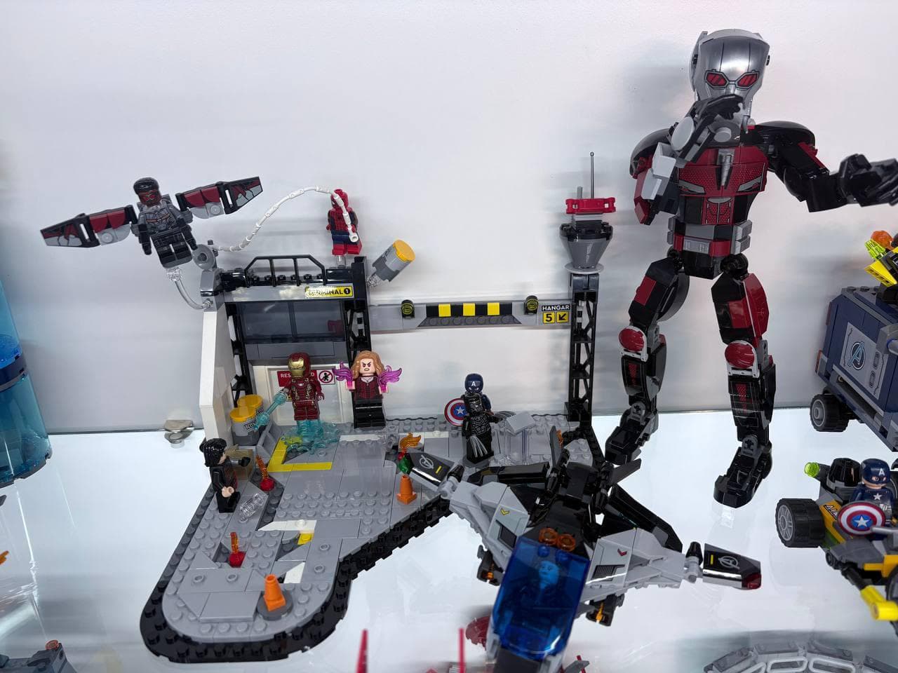 LEGO 76314 Captain America: Civil War Battle
