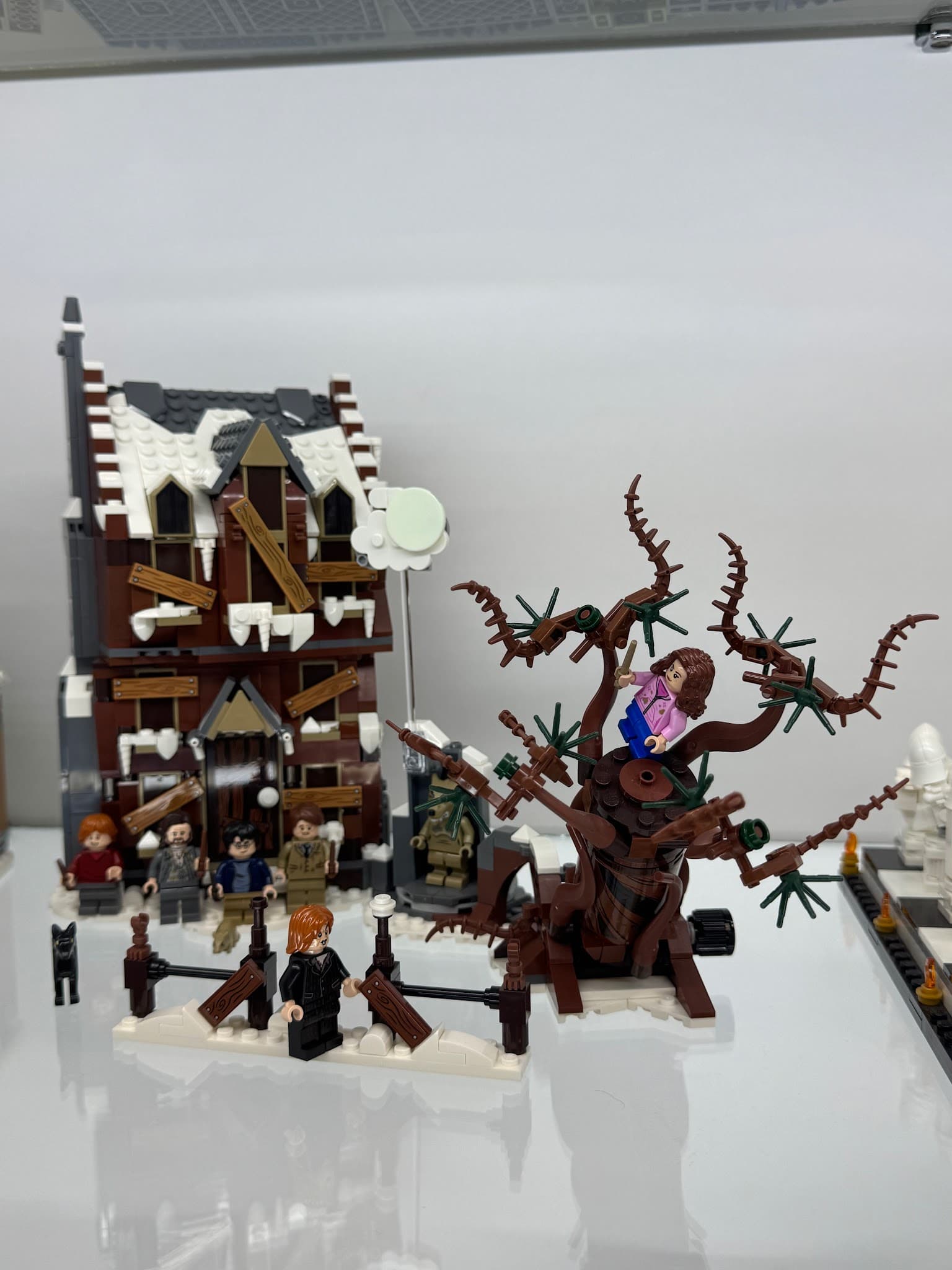 LEGO 76407 The Shrieking Shack & Whomping Willow