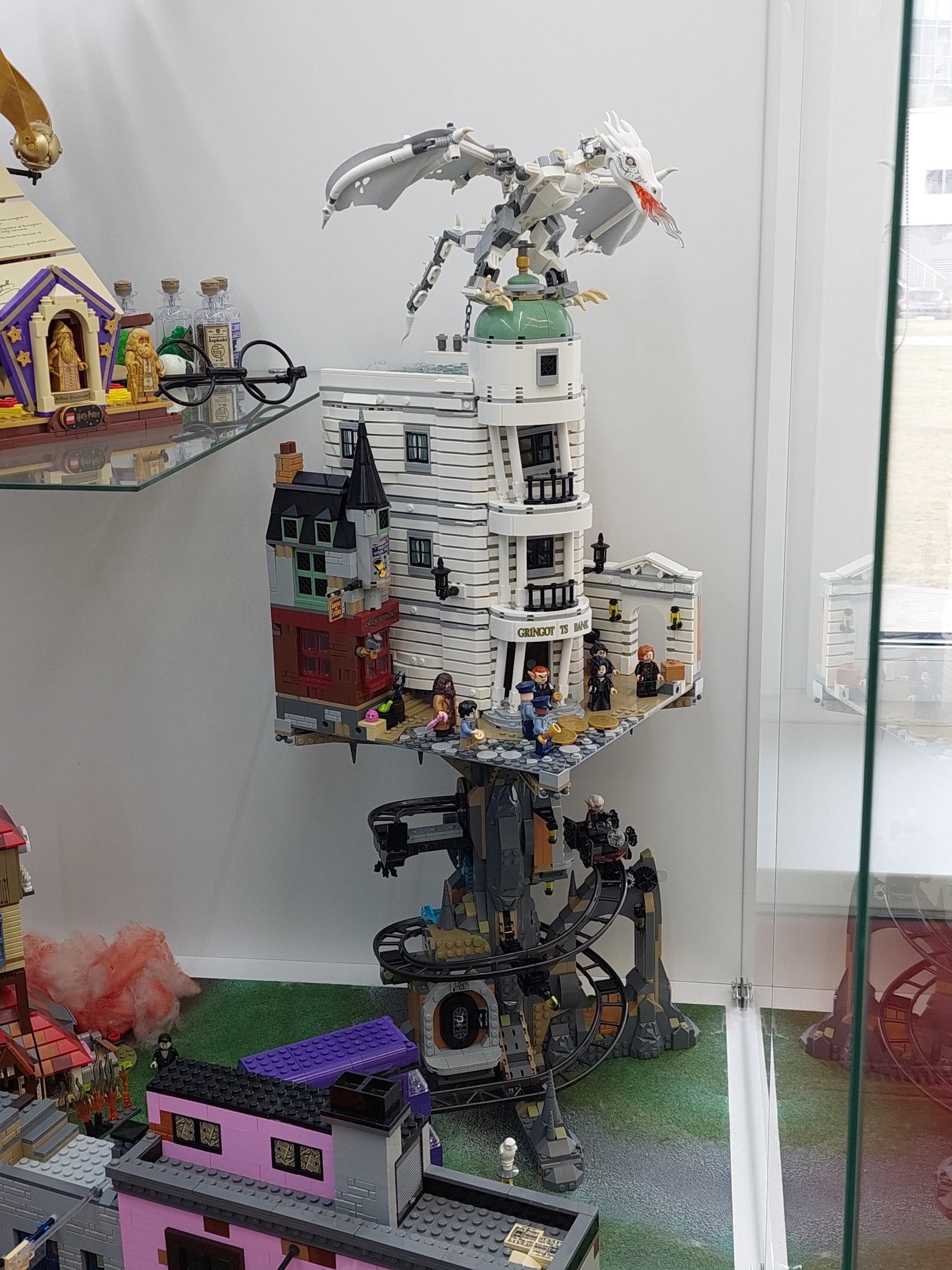 LEGO 76417 Gringotts Wizarding Bank - Collectors' Edition