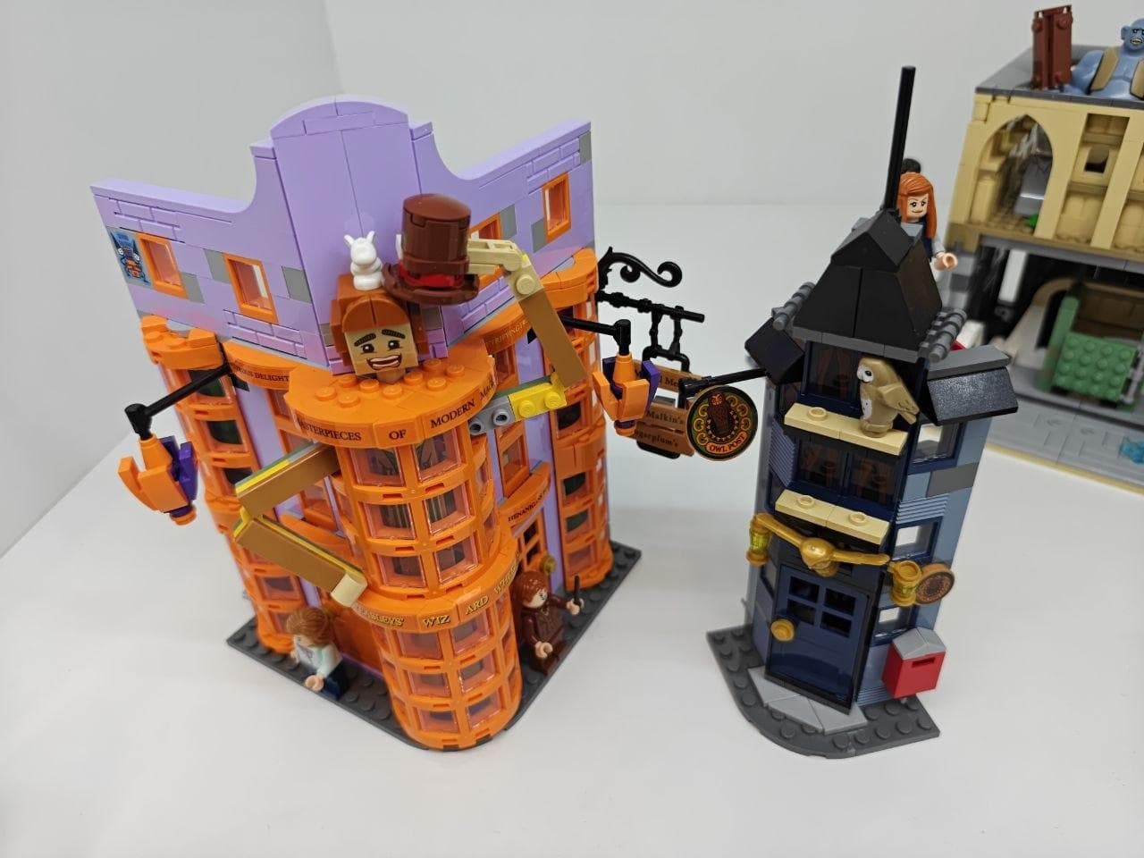 LEGO 76422 Diagon Alley: Weasleys' Wizard Wheezes