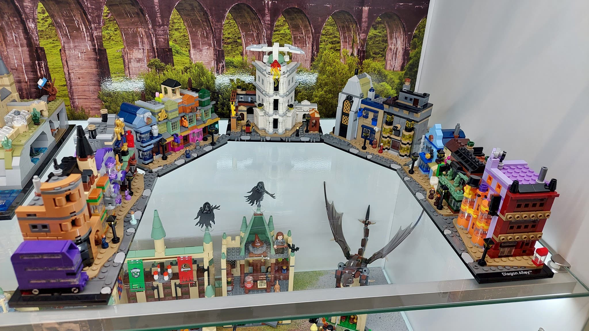 LEGO 76444 Diagon Alley Wizarding Shops
