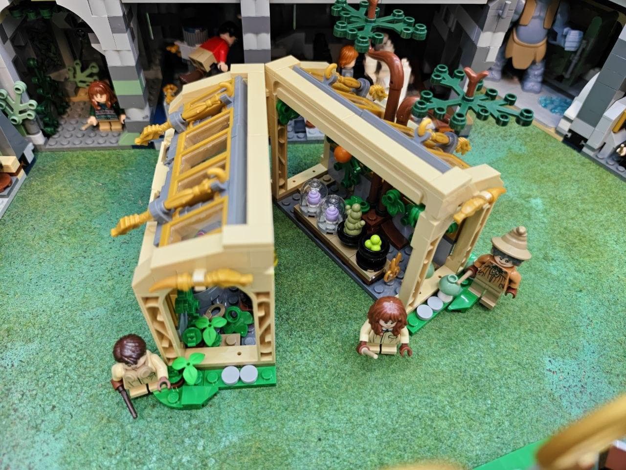 LEGO 76445 Hogwarts Castle: Herbology Class