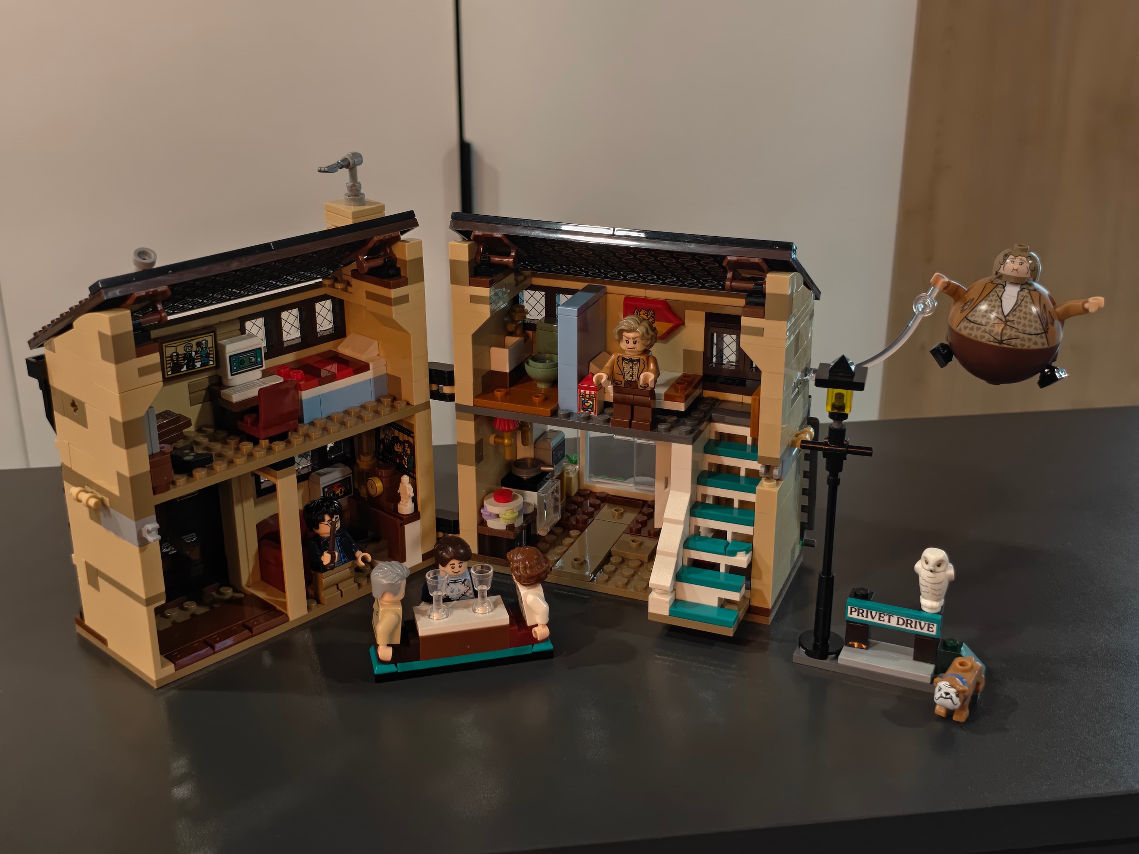 LEGO 76451 Privet Drive: Aunt Marge's Visit