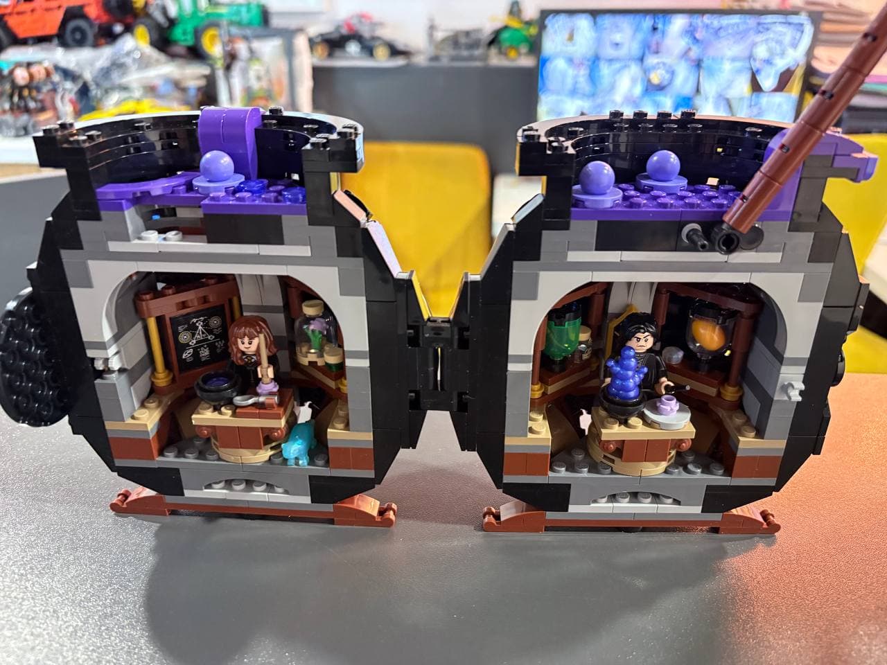 LEGO 76464 Cauldron: Secret Potions Classroom
