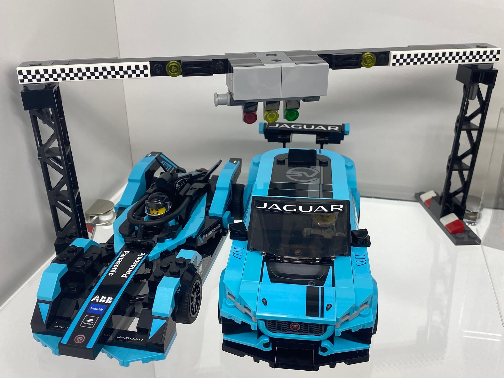 LEGO 76898 Formula E Panasonic Jaguar Racing GEN2 Car & Jaguar I-PACE eTROPHY