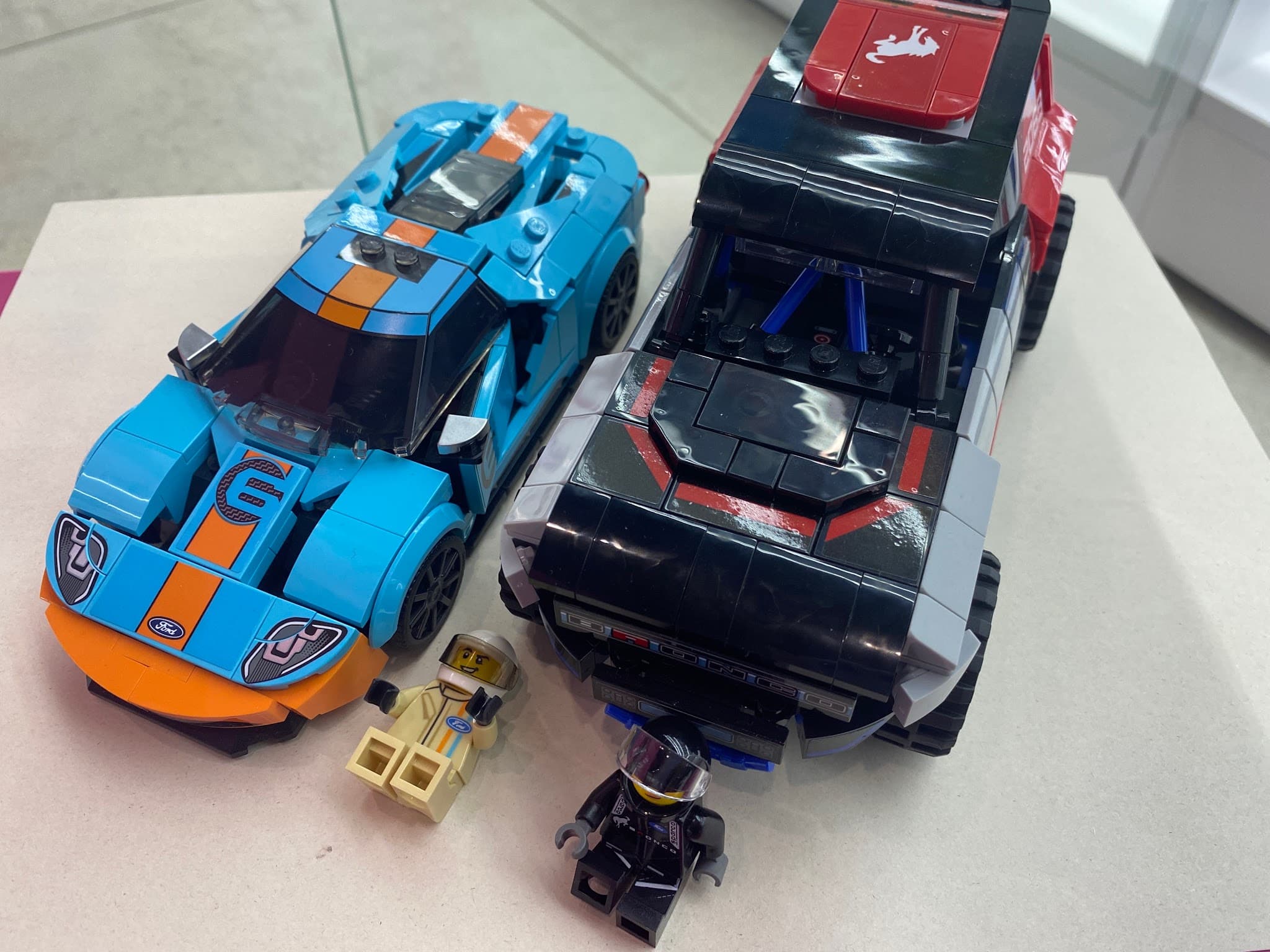 LEGO 76905 Ford GT Heritage Edition and Bronco R