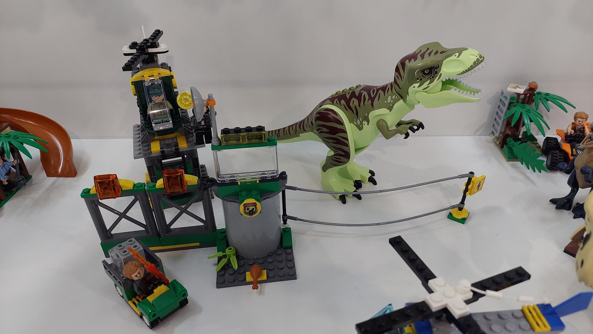 LEGO 76944 T. rex Dinosaur Breakout