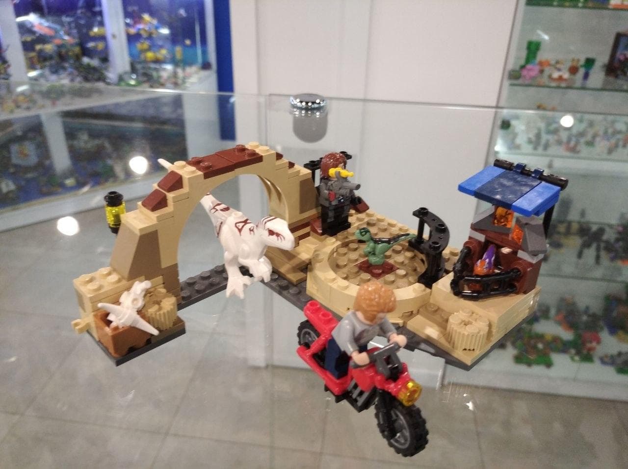 LEGO 76945 Atrociraptor Dinosaur: Bike Chase