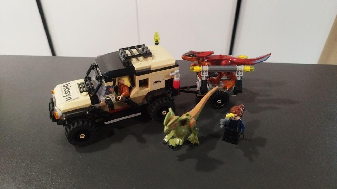 LEGO 76951 Pyroraptor & Dilophosaurus Transport