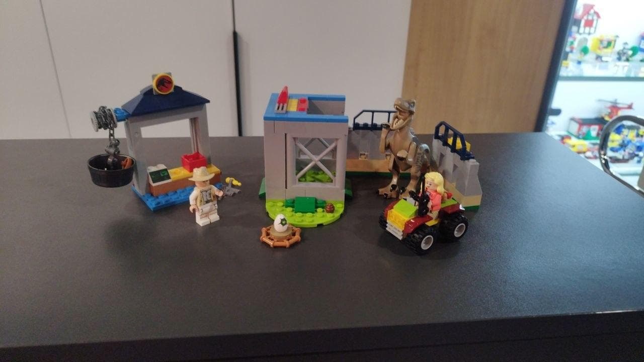 LEGO 76957 Velociraptor Escape
