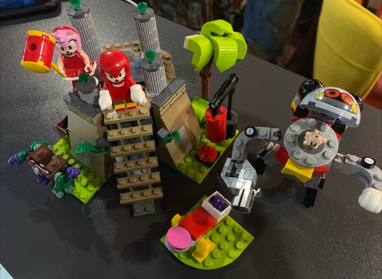 LEGO 76998 Knuckles and the Master Emerald Shrine