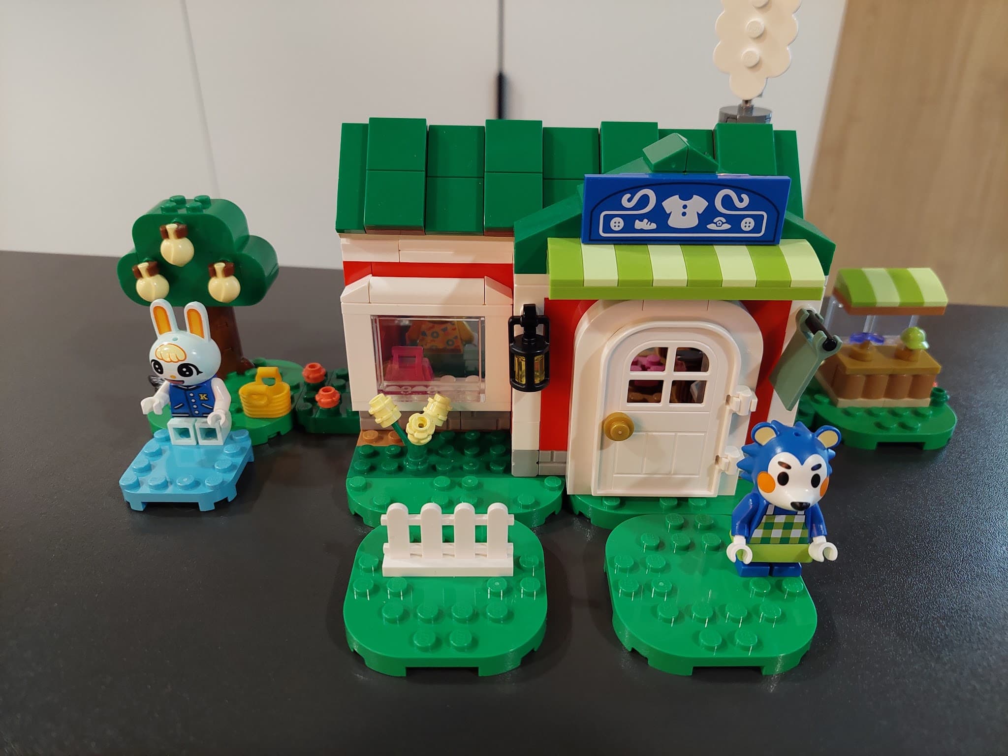 LEGO 77055 Able Sisters Clothing Shop