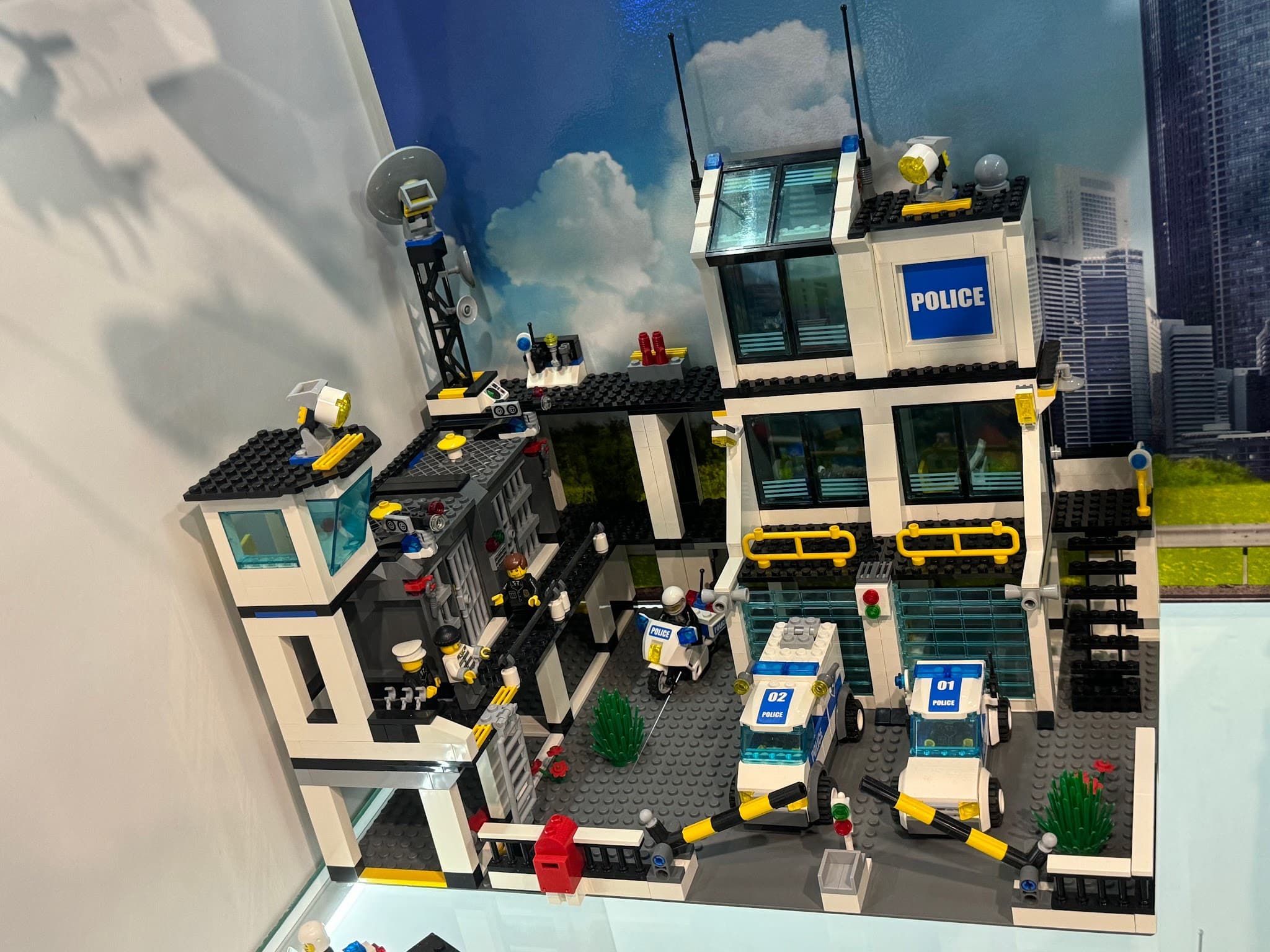 LEGO 7744 Police Headquarters