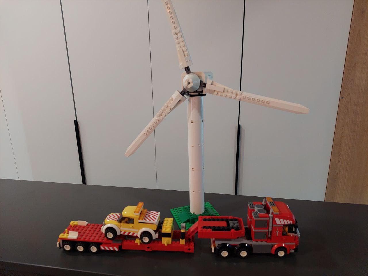 LEGO 7747 Wind Turbine Transport