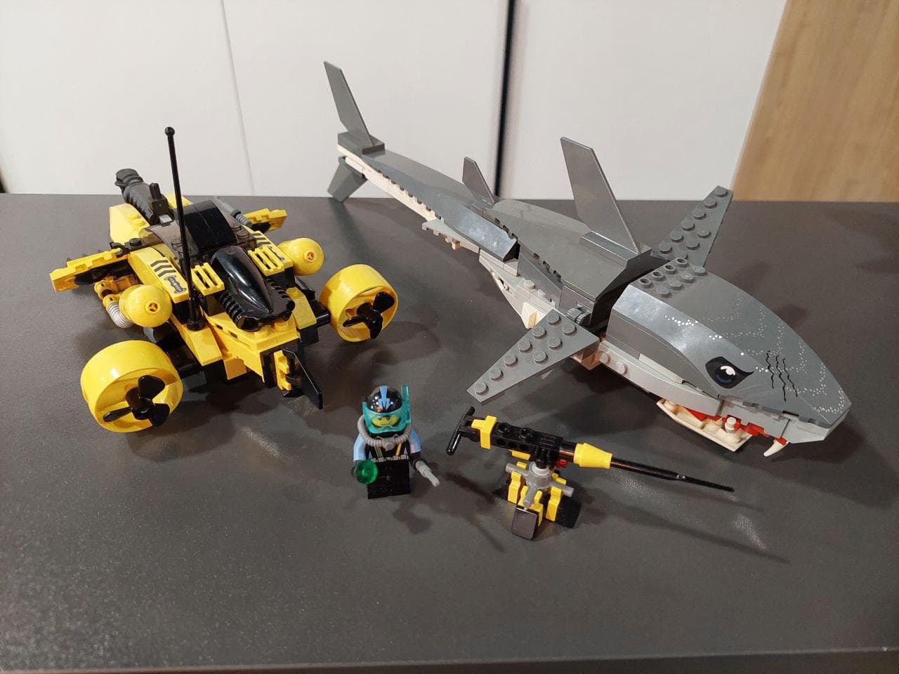 LEGO 7773 Tiger Shark Attack