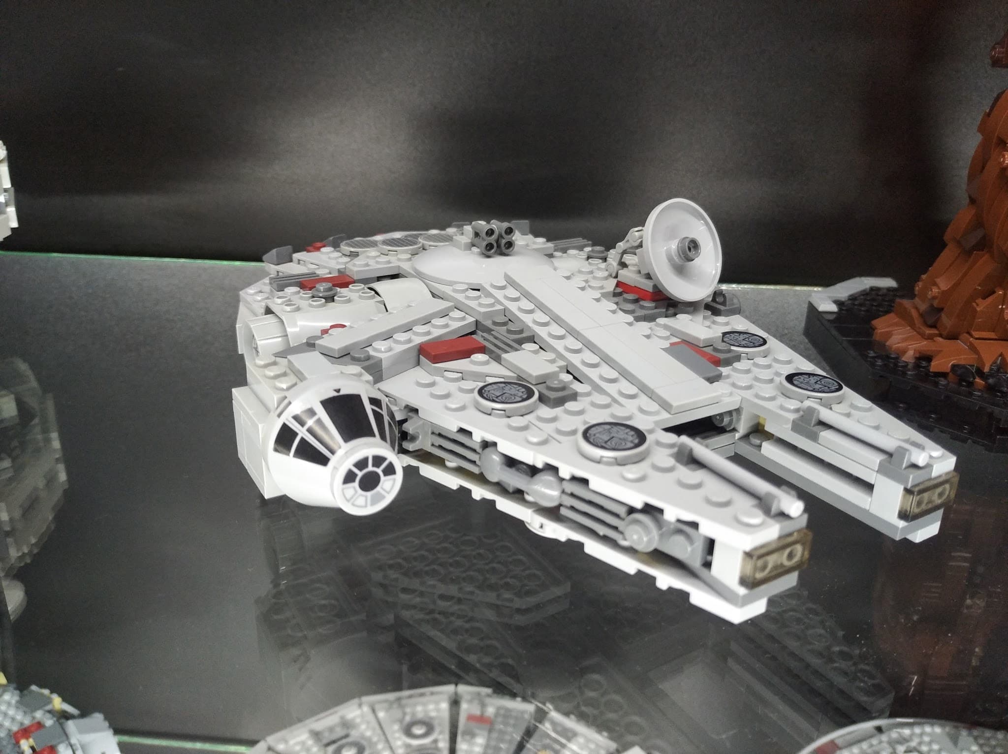LEGO 7778 Midi-scale Millennium Falcon