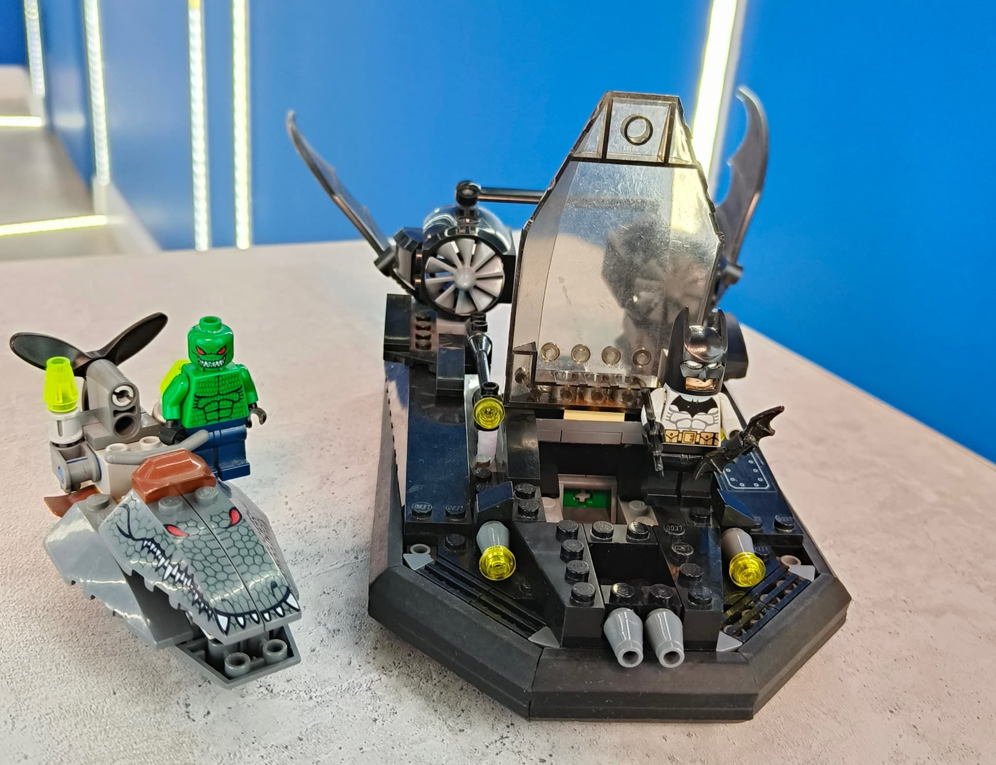 LEGO 7780 The Batboat: Hunt for Killer Croc
