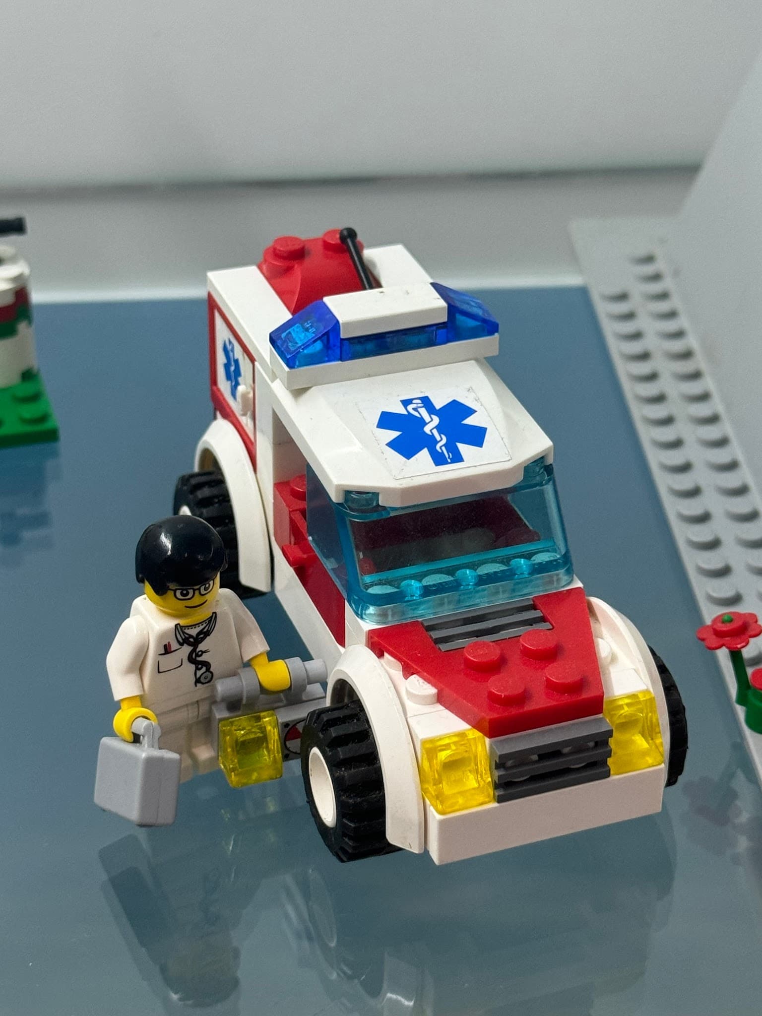 LEGO 7902 Doctor's Car