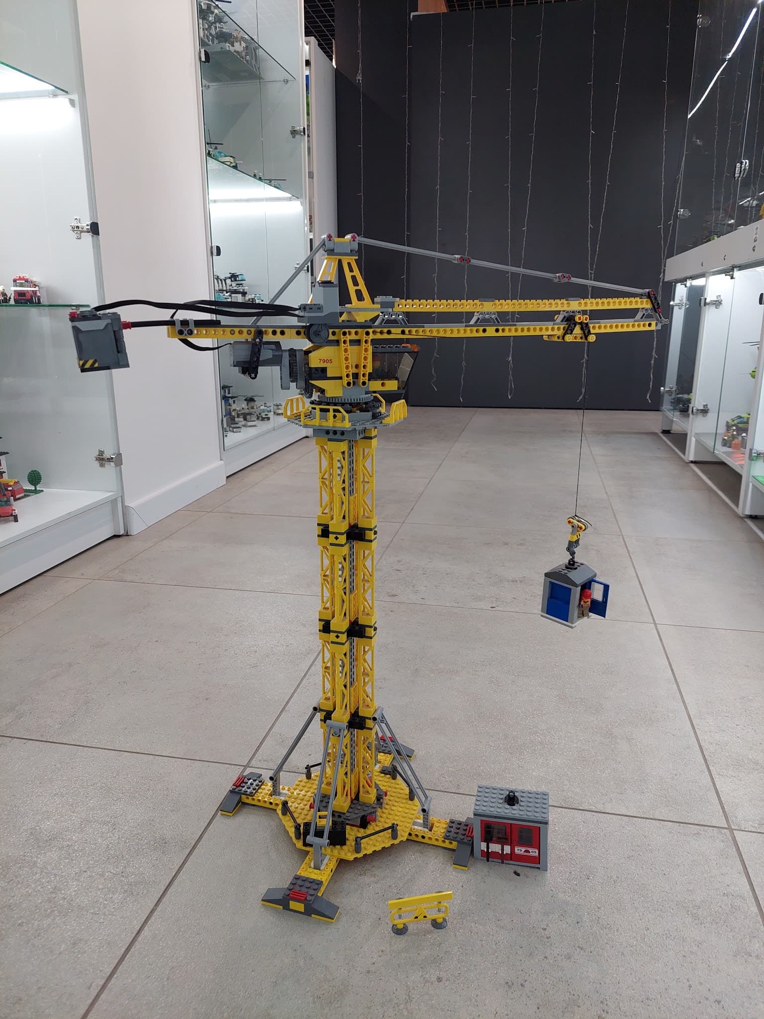 LEGO 7905 Building Crane