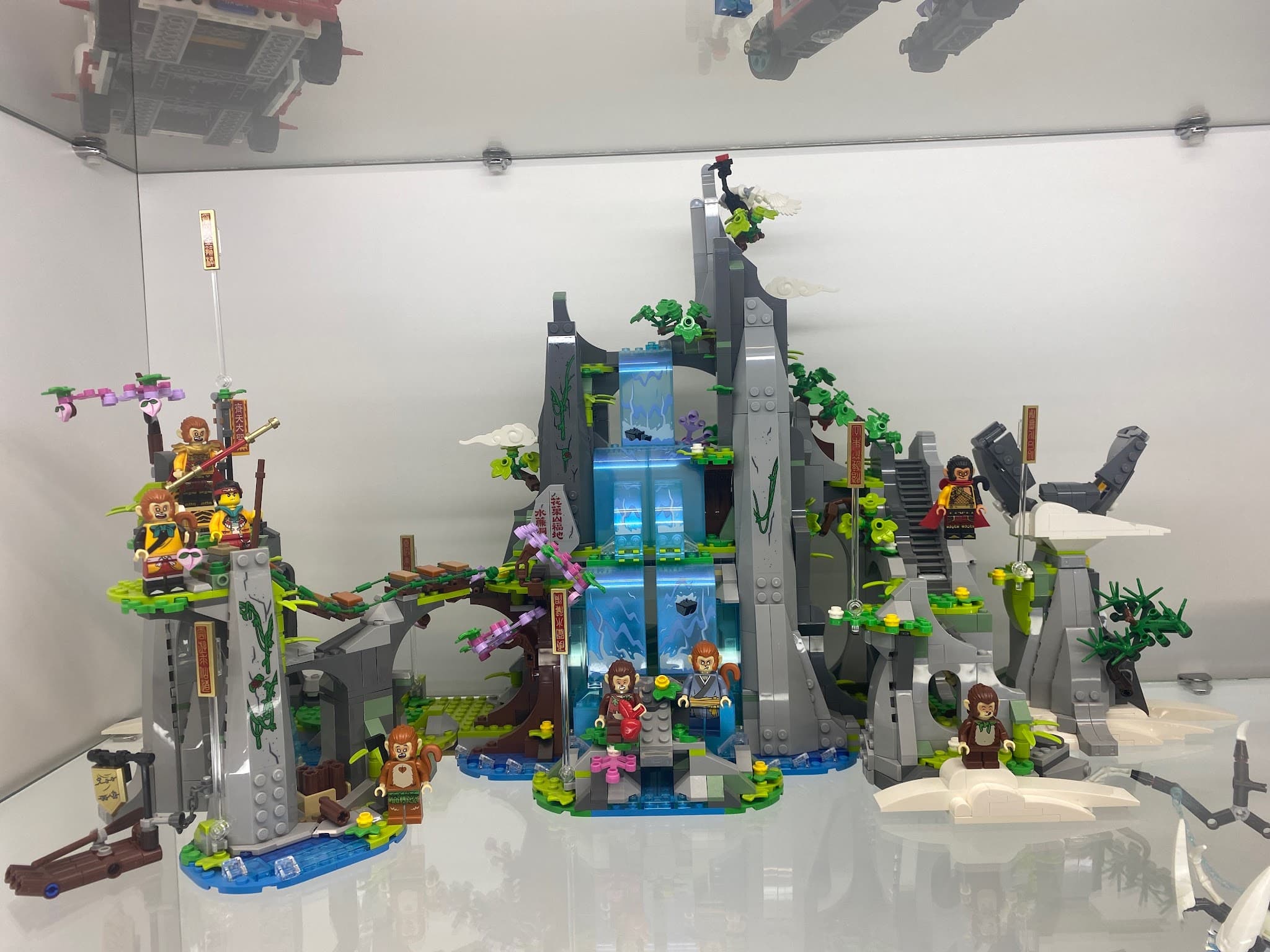 LEGO 80024 The Legendary Flower Fruit Mountain