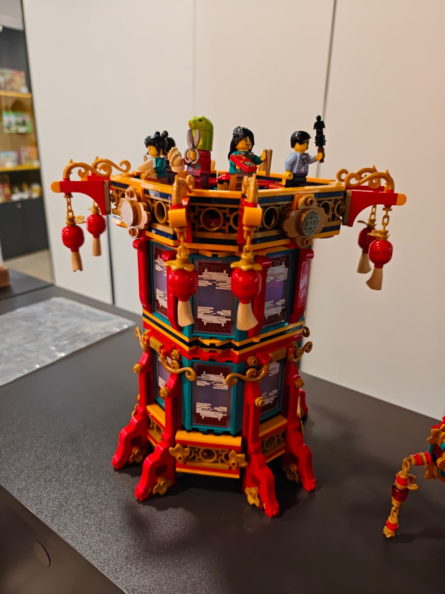 LEGO 80116 Trotting Lantern