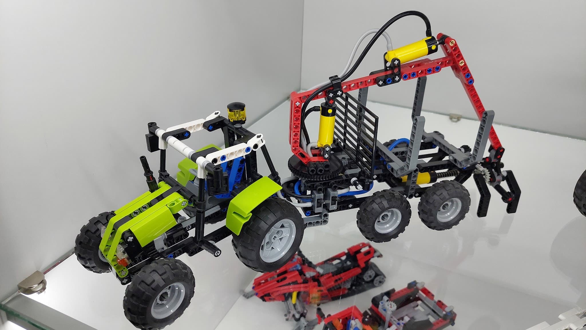 LEGO 8049 Tractor with Log Loader