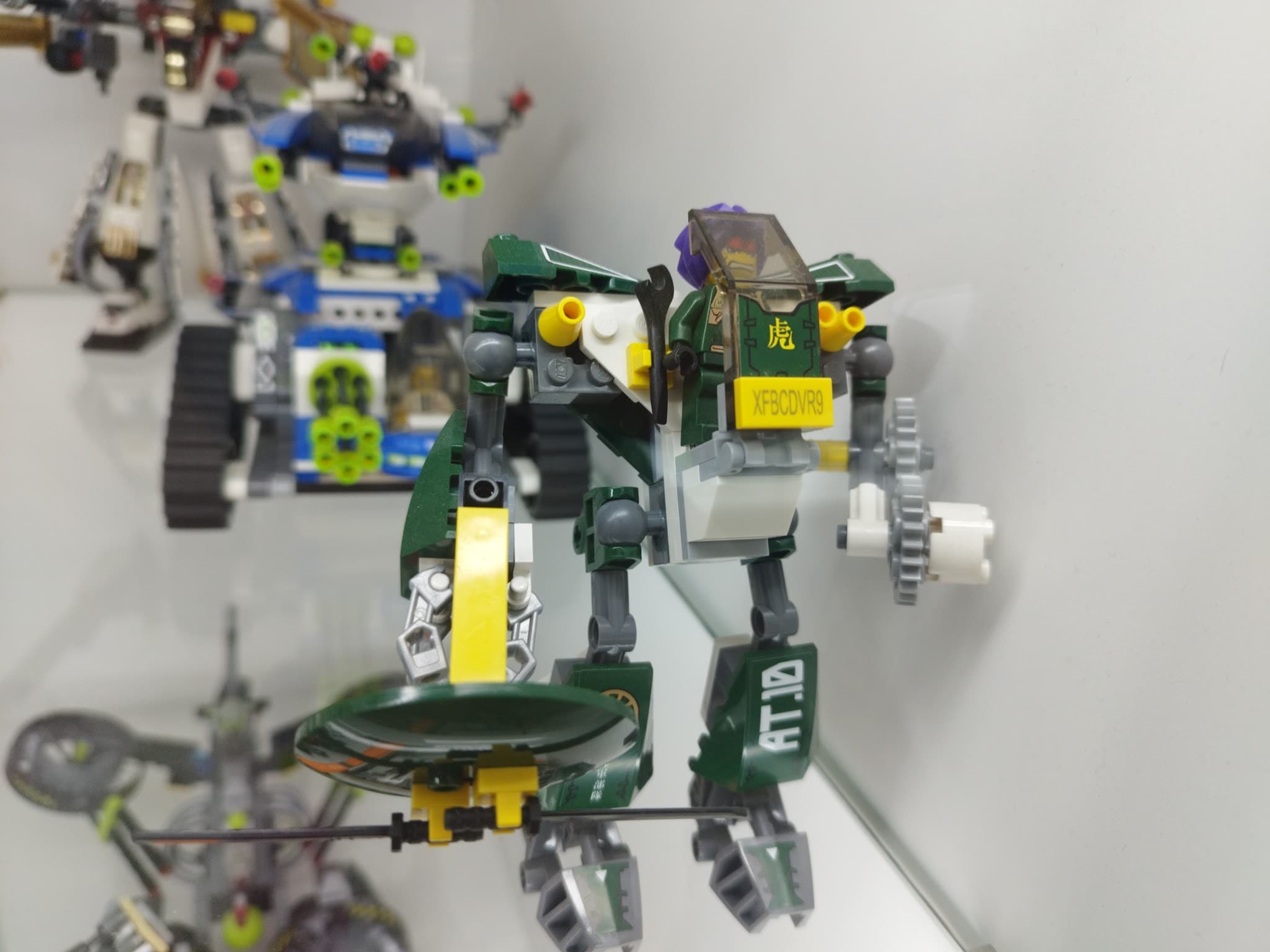 LEGO 8100 Cyclone Defender