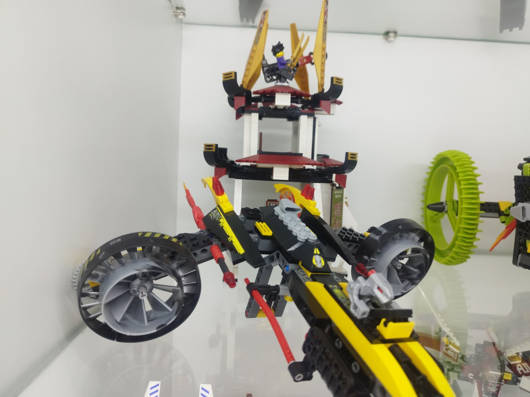 LEGO 8107 Fight for the Golden Tower