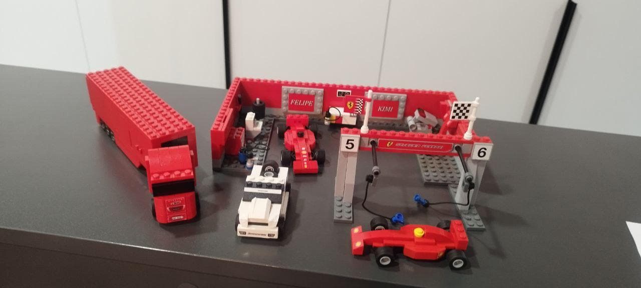 LEGO 8155 Ferrari F1 Pit