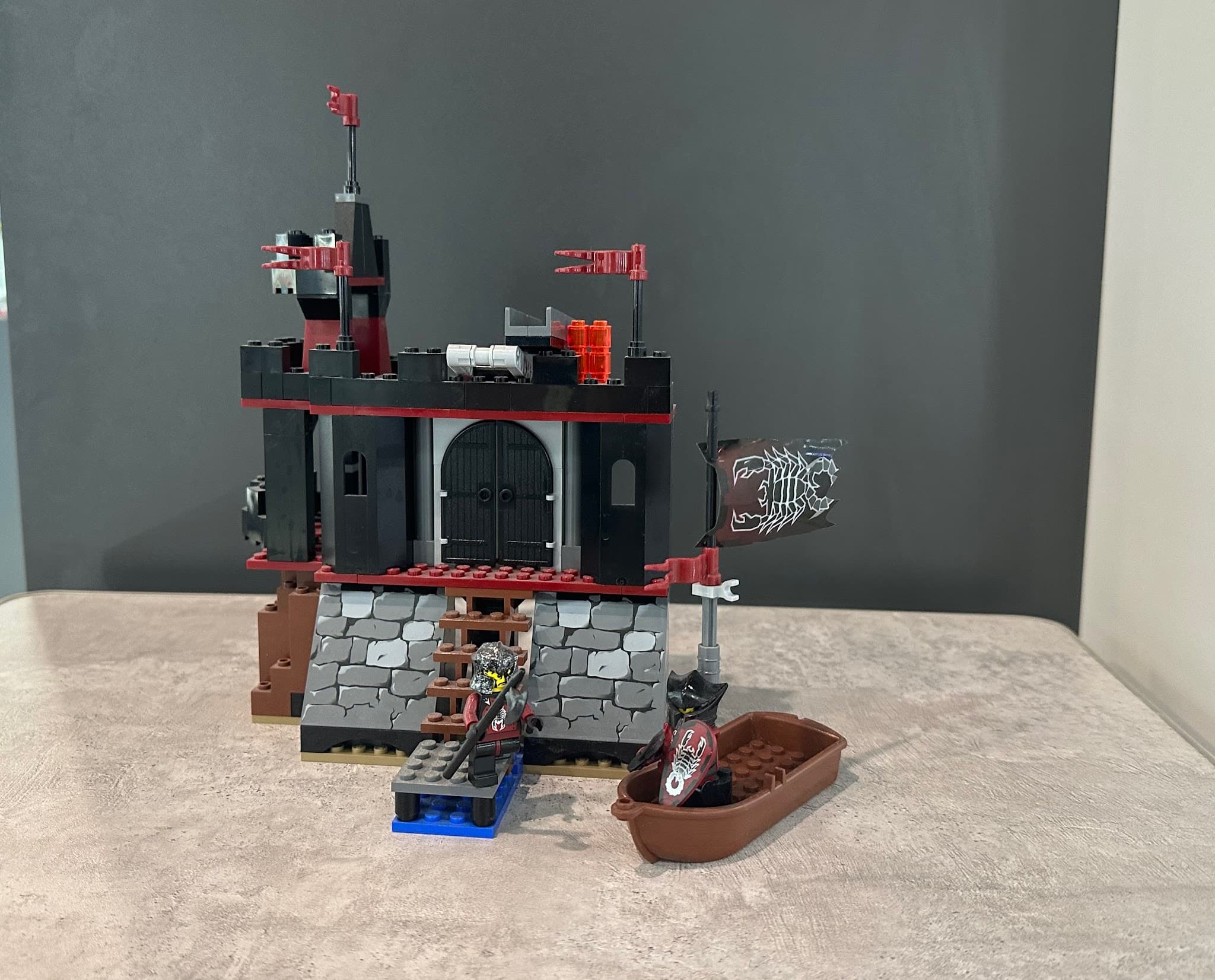 LEGO 8802 Dark Fortress Landing