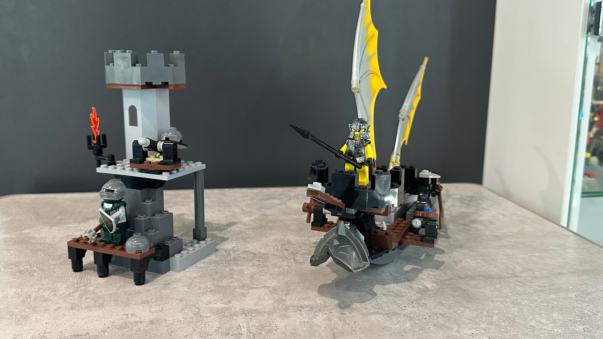 LEGO 8821 Rogue Knight Battleship