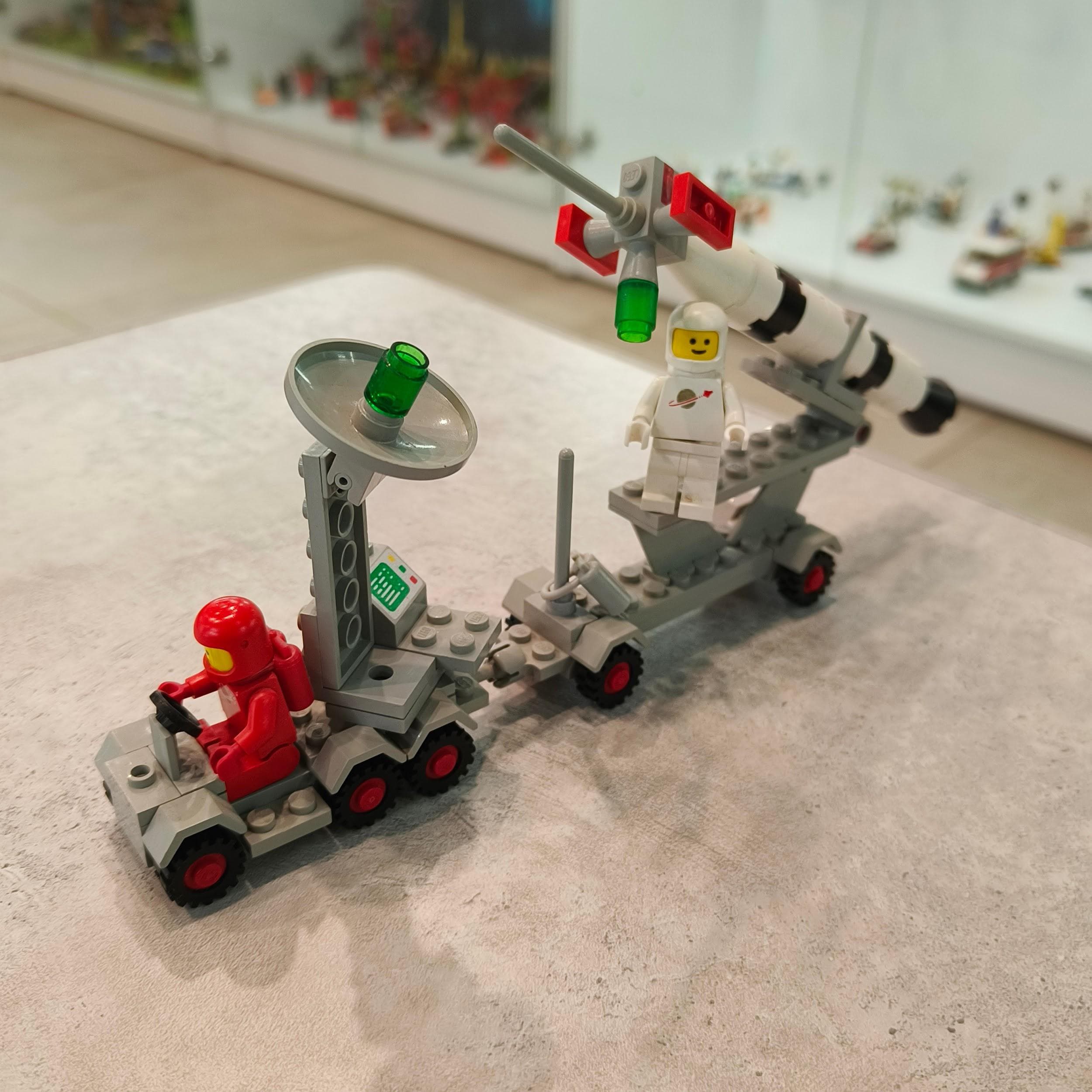 LEGO 897 Mobile rocket launcher