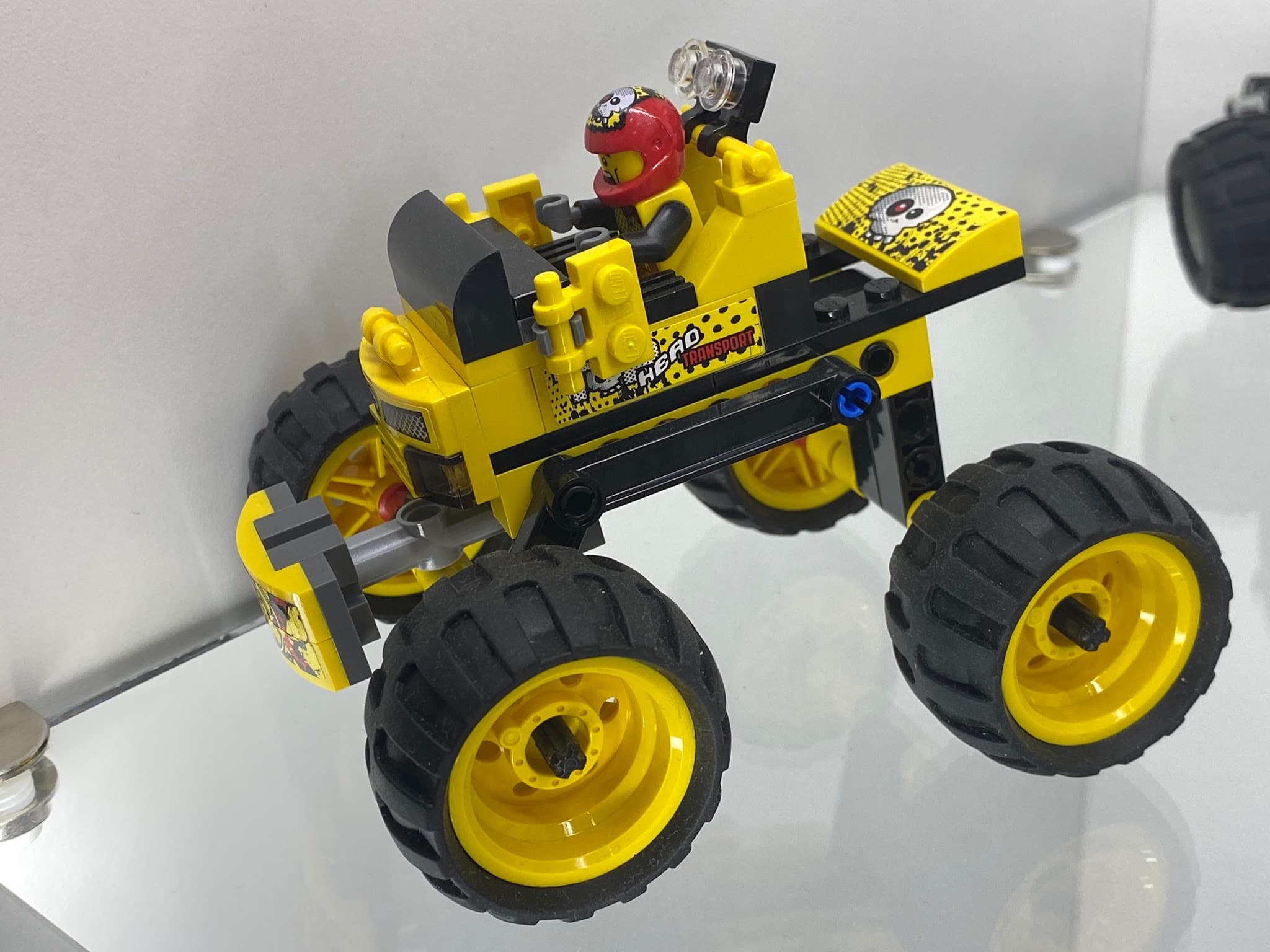 LEGO 9093 Bone Cruncher