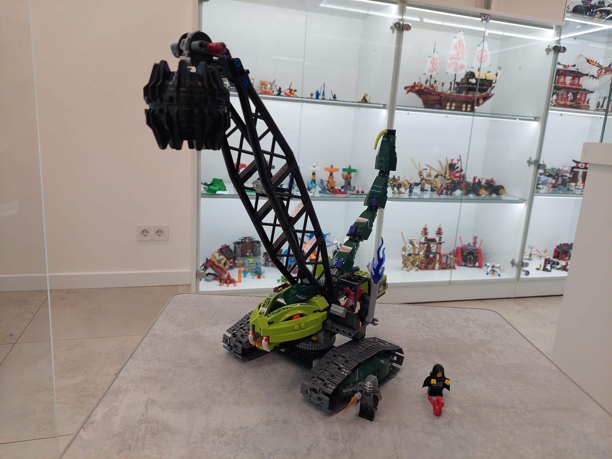 LEGO 9457 Fangpyre Wrecking Ball