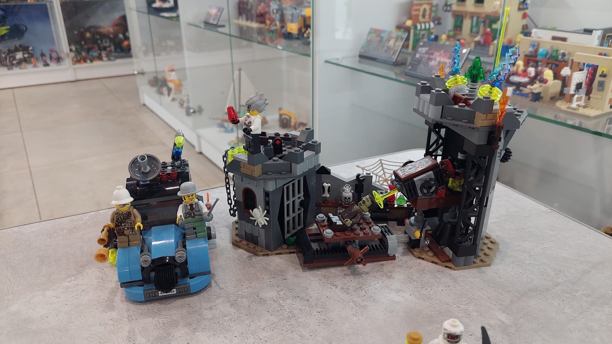 LEGO 9466 The Crazy Scientist & His Monster