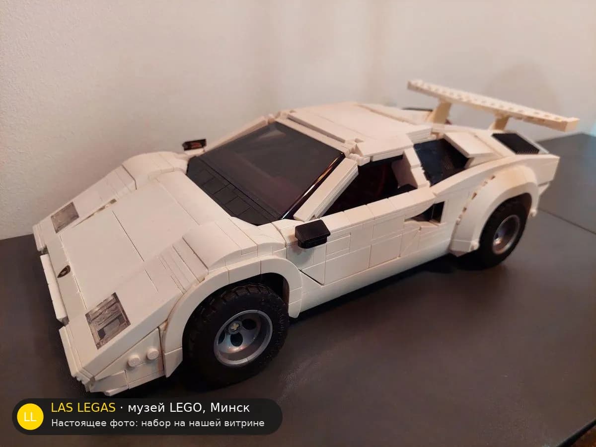 LEGO 10337 Ламборгини Каунтач 5000 Quattrovalvole (Lamborghini Countach 5000 Quattrovalvole) на витрине музея Las Legas