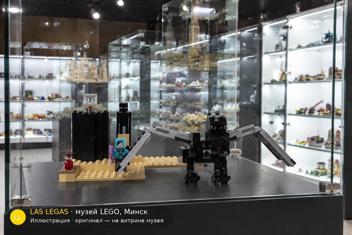 Иллюстрация: LEGO 21151 Последняя битва на витрине в зале музея Las Legas