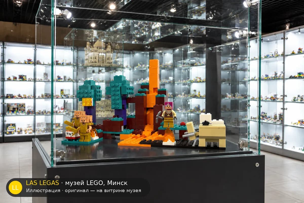 Иллюстрация: LEGO 21172 Разрушенный портал на витрине в зале музея Las Legas