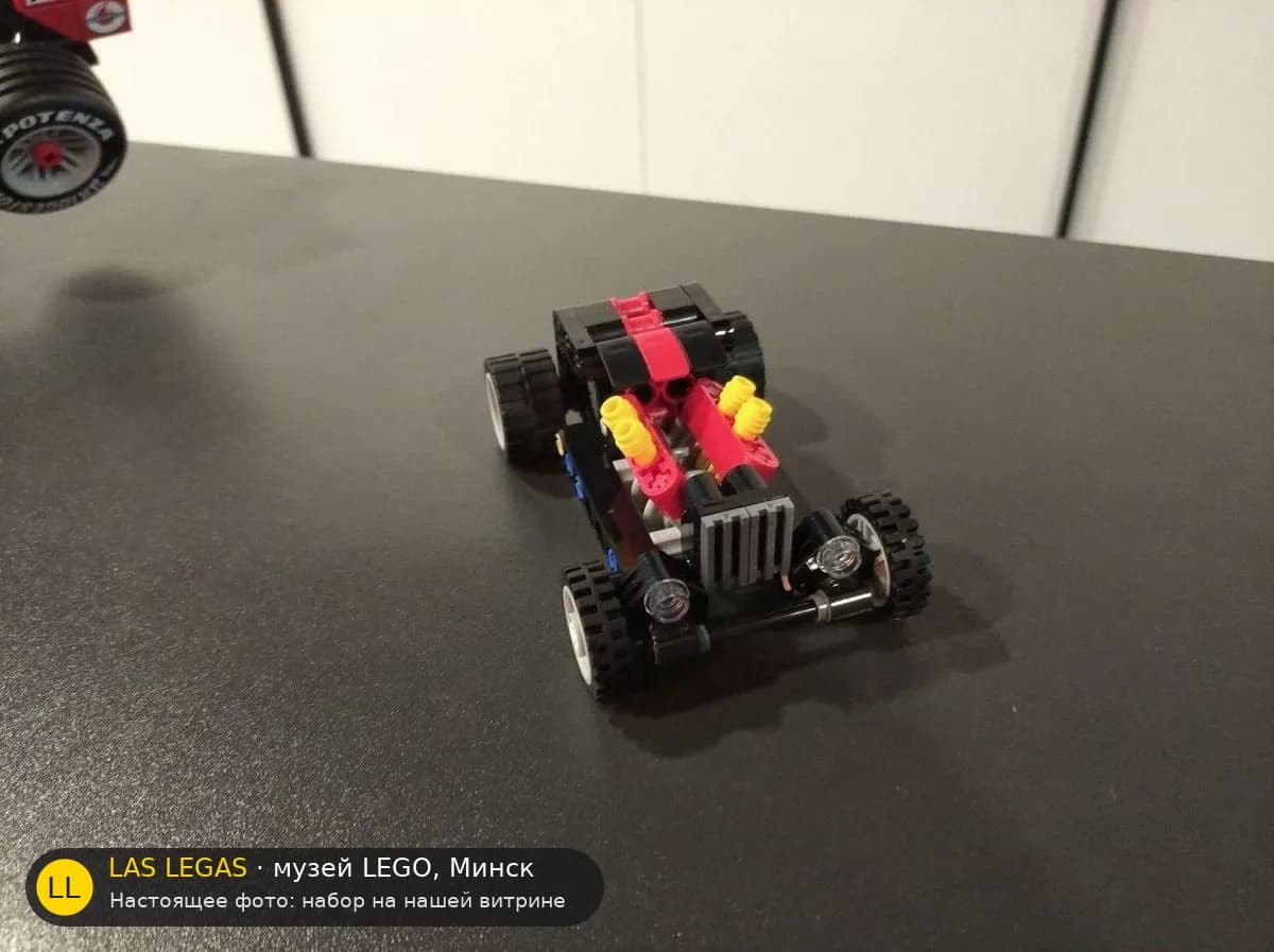 LEGO 30735 Хот-род (Hot Rod Car) на витрине музея Las Legas