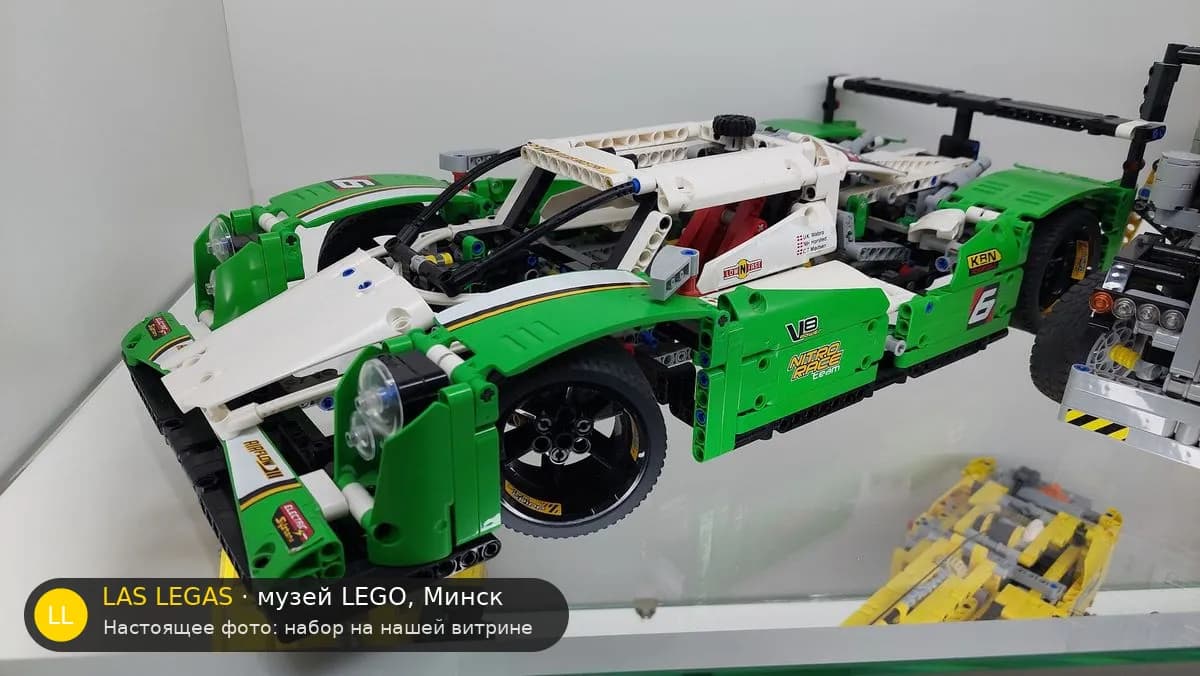 LEGO 42039 24 Hours Race Car (24 Hours Race Car) на витрине музея Las Legas