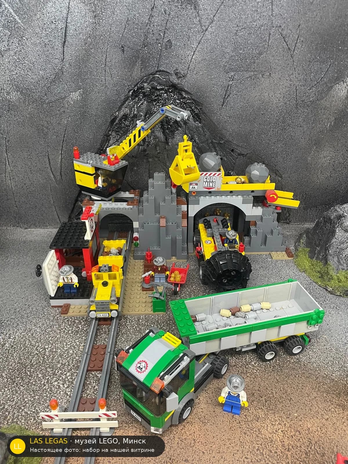 LEGO 4204 Шахта (The Mine) на витрине музея Las Legas