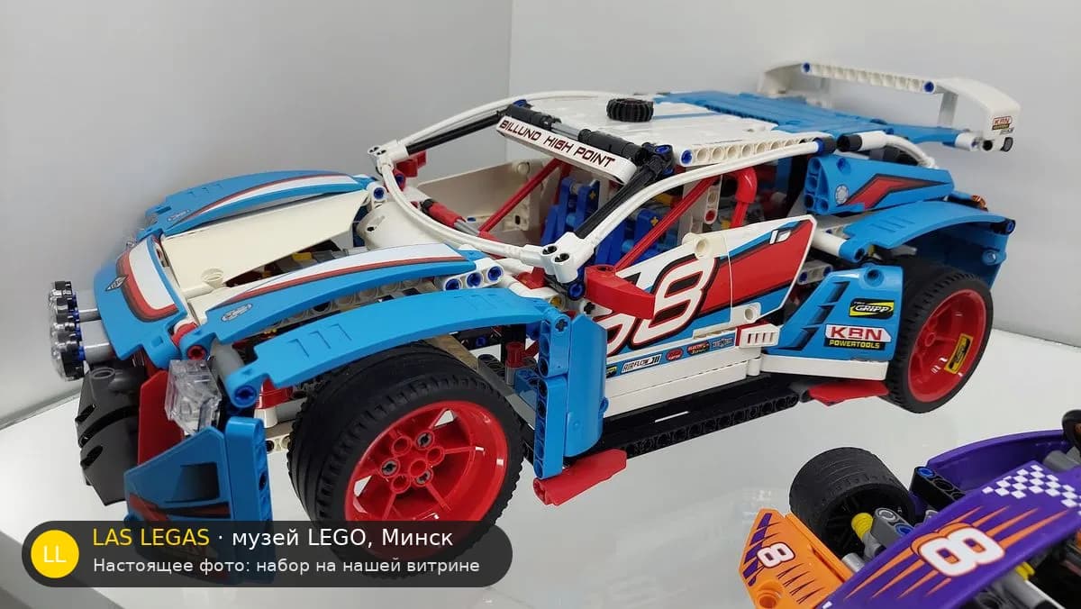 LEGO 42077 Раллийный автомобиль (Rally Car) на витрине музея Las Legas
