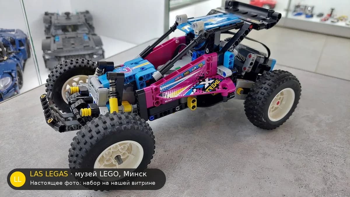 LEGO 42124 Багги для бездорожья (Off-Road Buggy) на витрине музея Las Legas