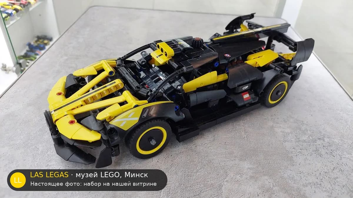 LEGO 42151 Bugatti Bolide (Bugatti Bolide) на витрине музея Las Legas