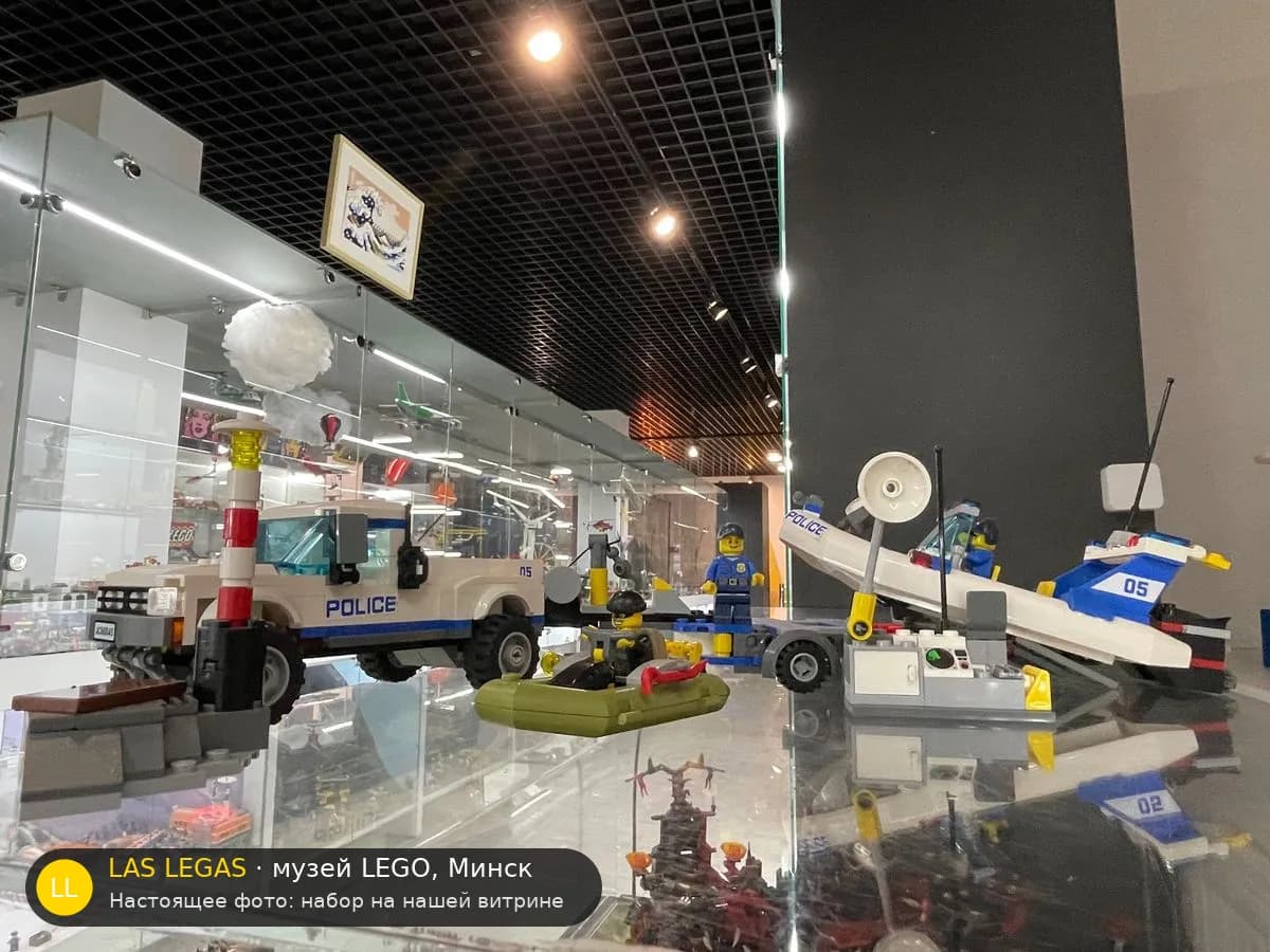 LEGO 60045 Полицейский патруль (Police Patrol) на витрине музея Las Legas