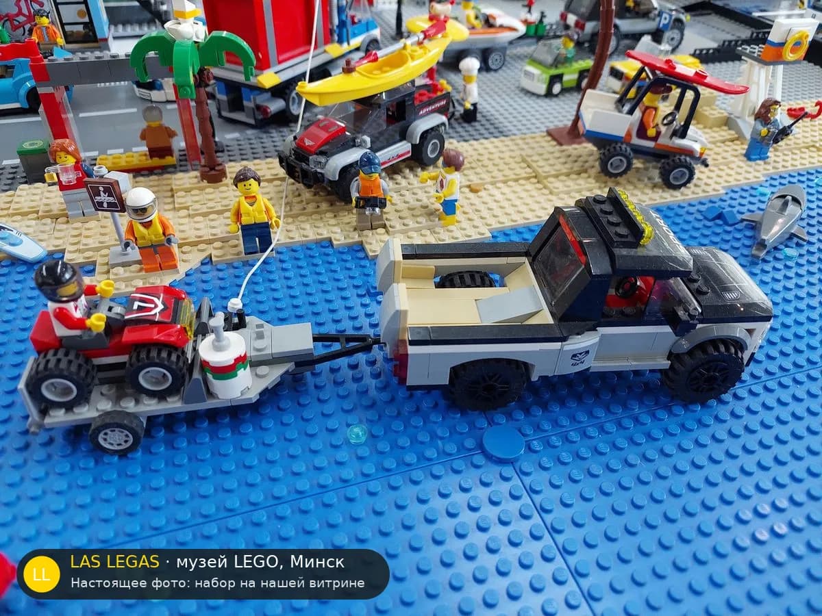 LEGO 60148 Гоночная команда на квадроциклах (ATV Race Team) на витрине музея Las Legas