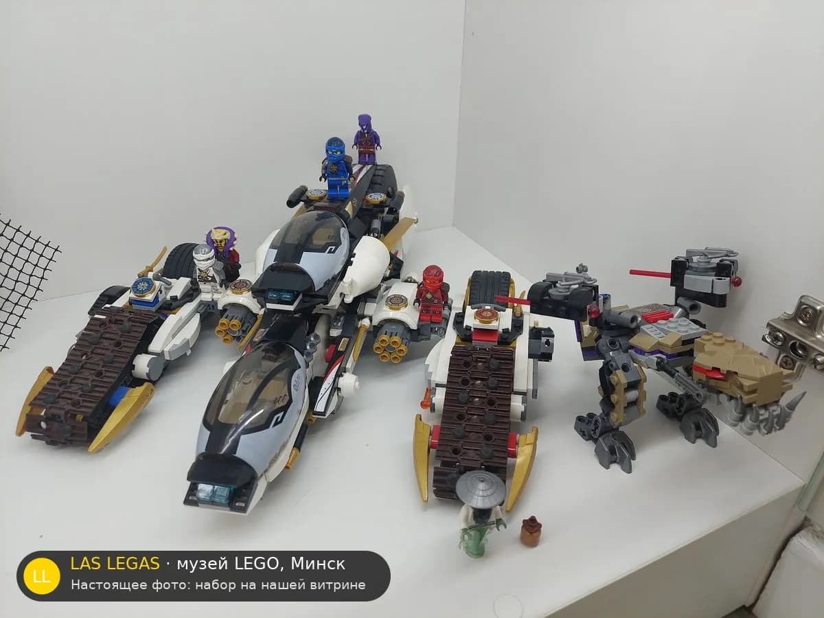 LEGO 70595 Ultra Stealth Raider (Ultra Stealth Raider) на витрине музея Las Legas