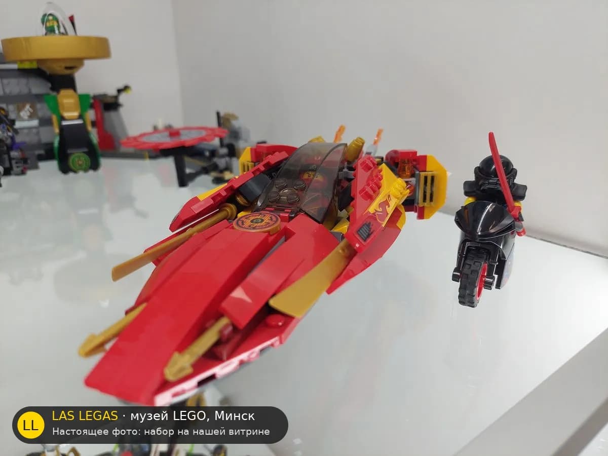 LEGO 70638 Катана V11 (Katana V11) на витрине музея Las Legas
