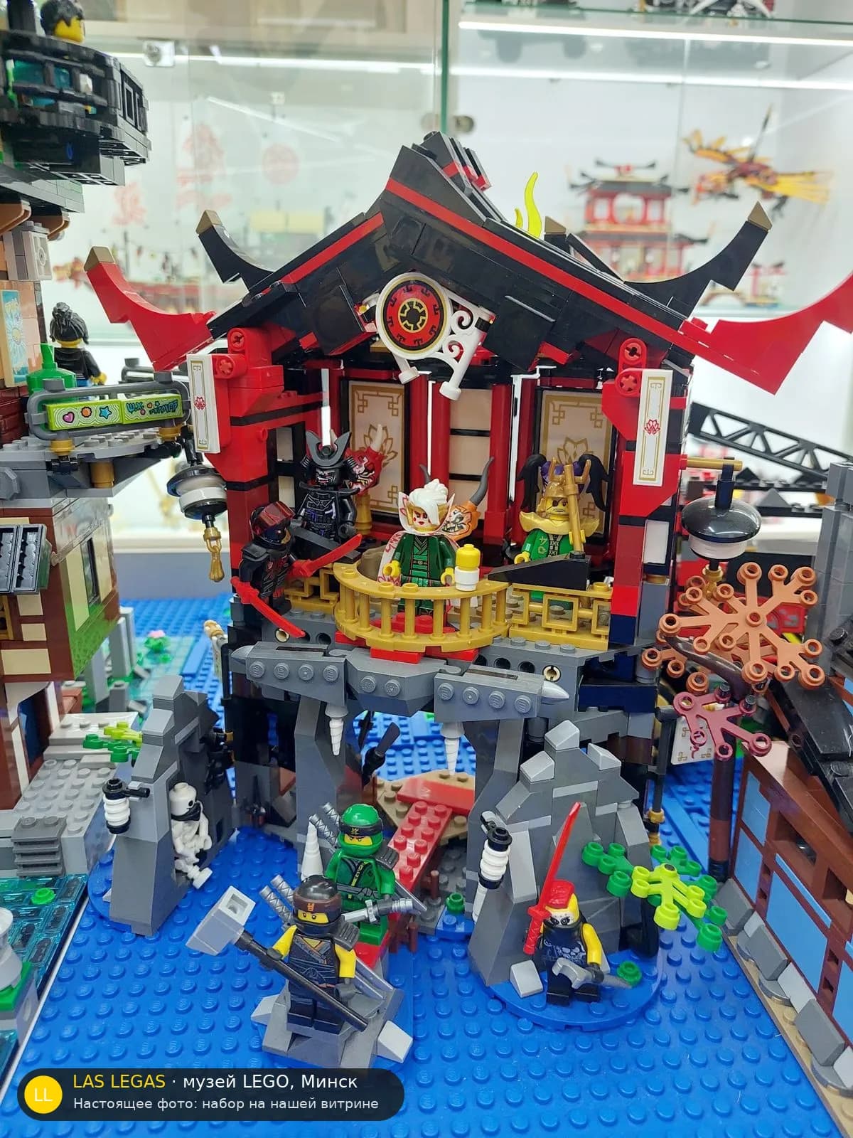 LEGO 70643 Храм Воскрешения (Temple of Resurrection) на витрине музея Las Legas