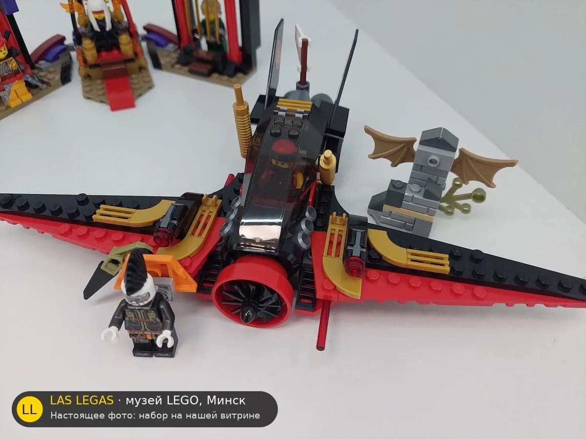 LEGO 70650 Крыло Судьбы (Destiny's Wing) на витрине музея Las Legas